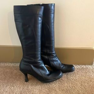 Vintage c2000 Kenneth Cole Reaction black leather boots. Size 10